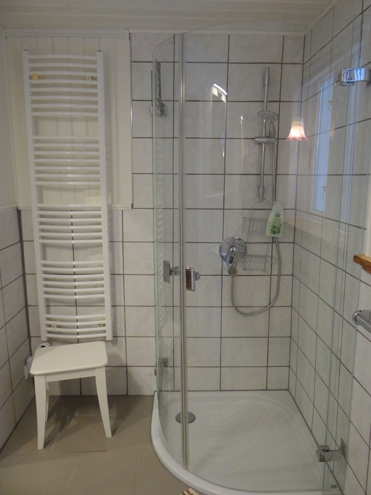 Mysig stuga på en alpackagård – bild 14 av 24