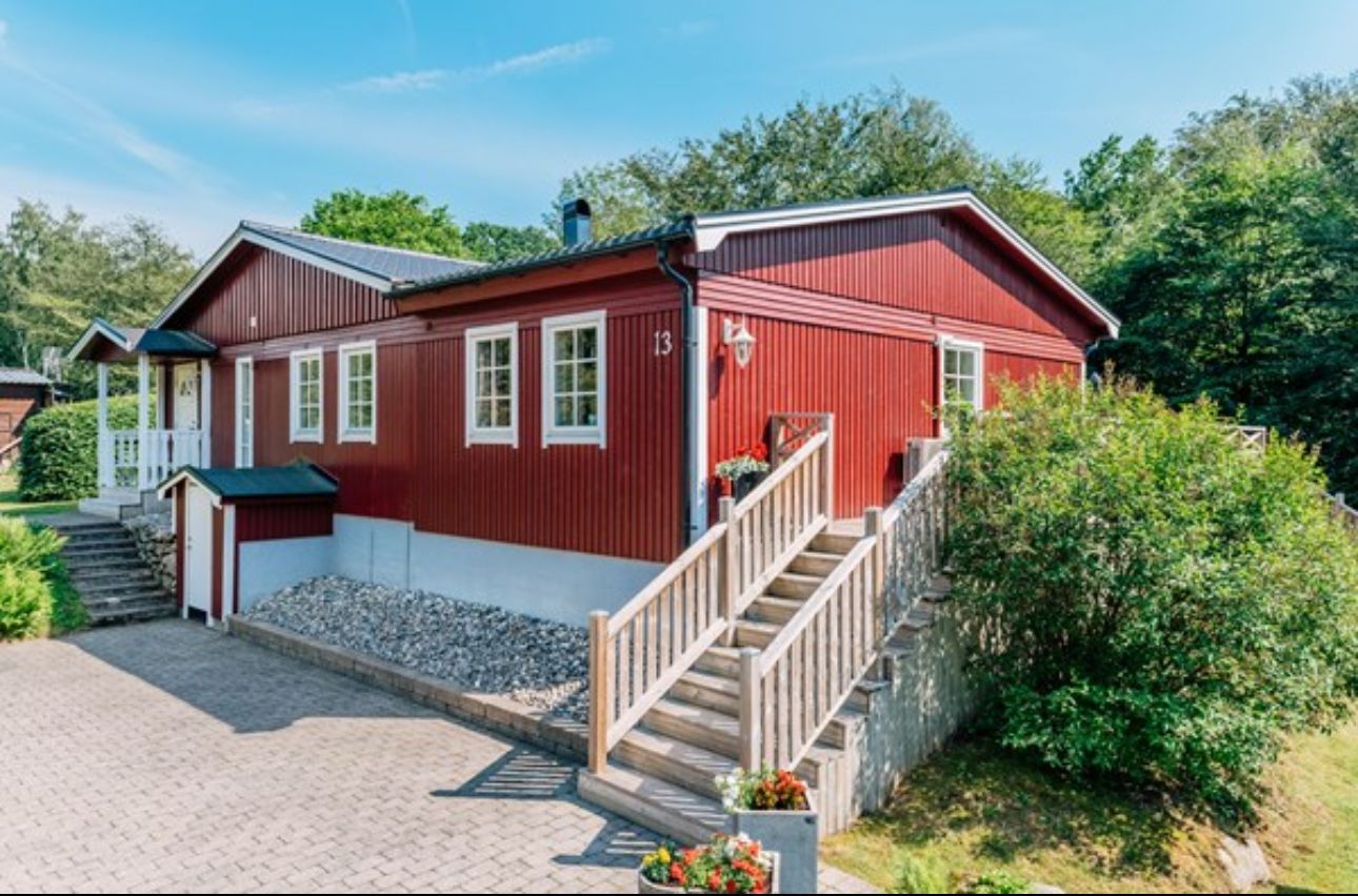 Stor och vacker villa i skogen