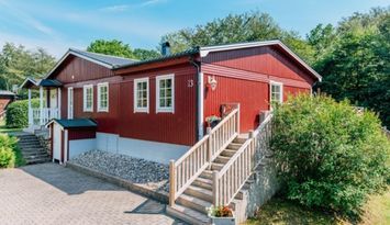 Stor och vacker villa i skogen