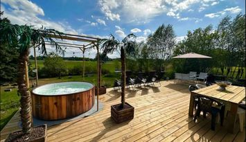 Modernt & rymligt sommarhus på landet- Bubbelpool