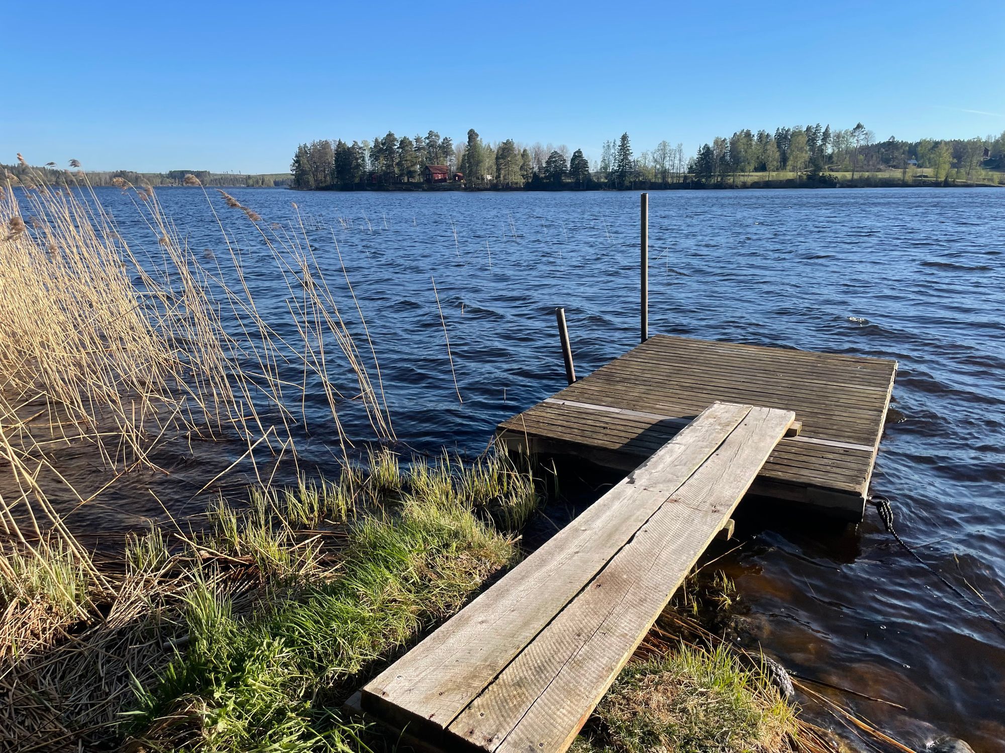 Gård vid sjö med egen bad & båtplats – bild 7 av 24