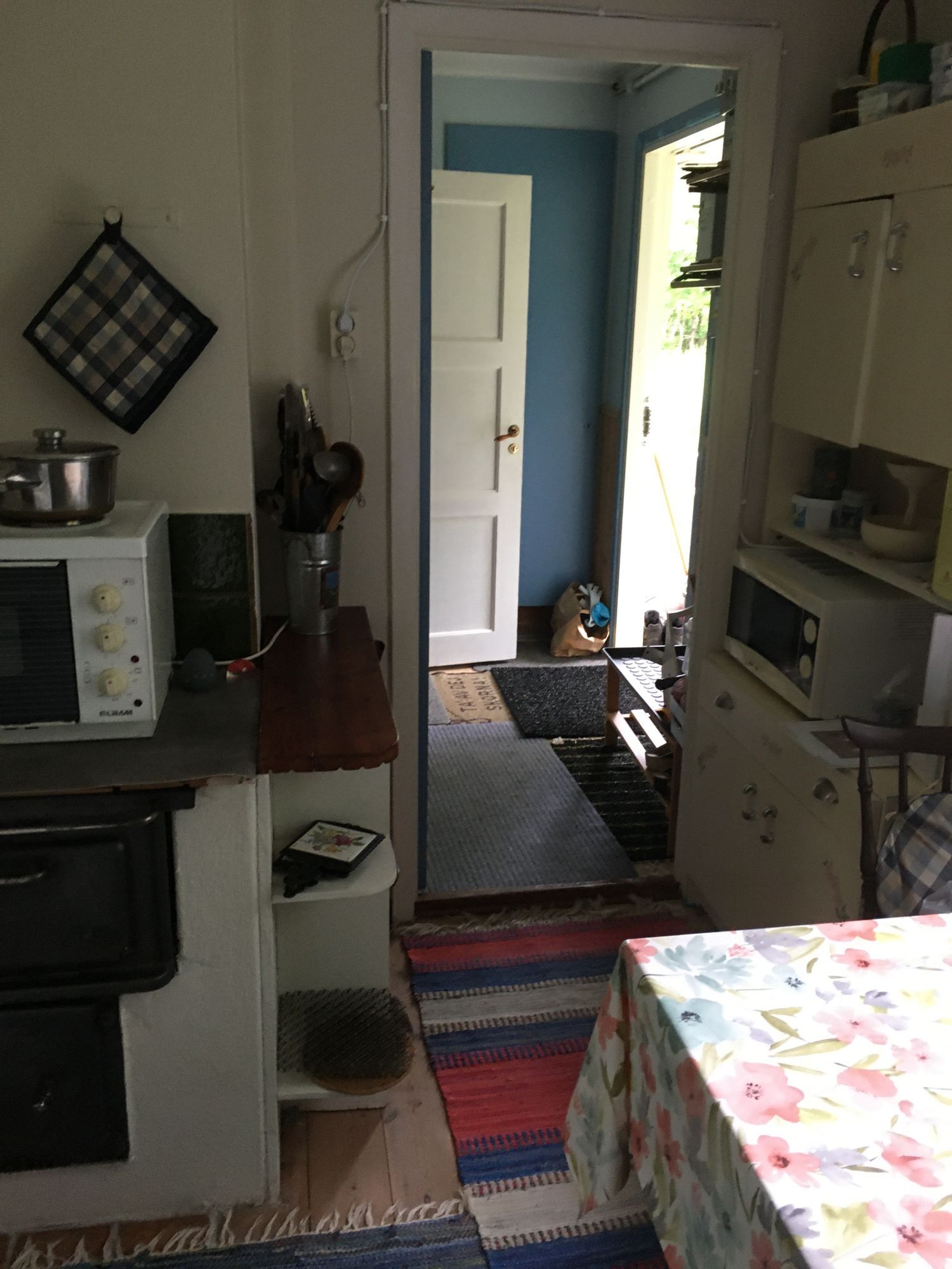 Charmiga röda stugor i lugnt och naturskönt område – bild 4 av 8