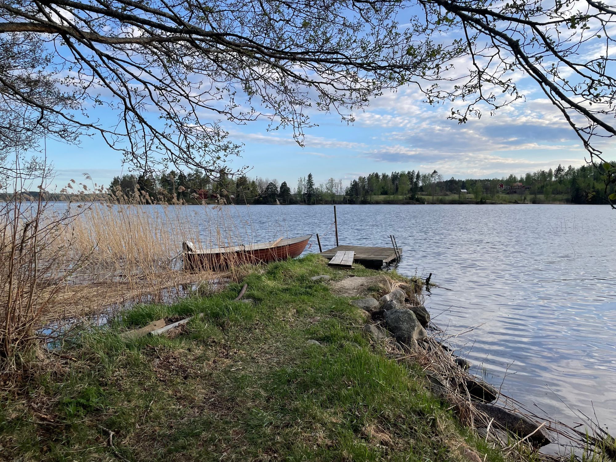 Gård vid sjö med egen bad & båtplats – bild 21 av 24