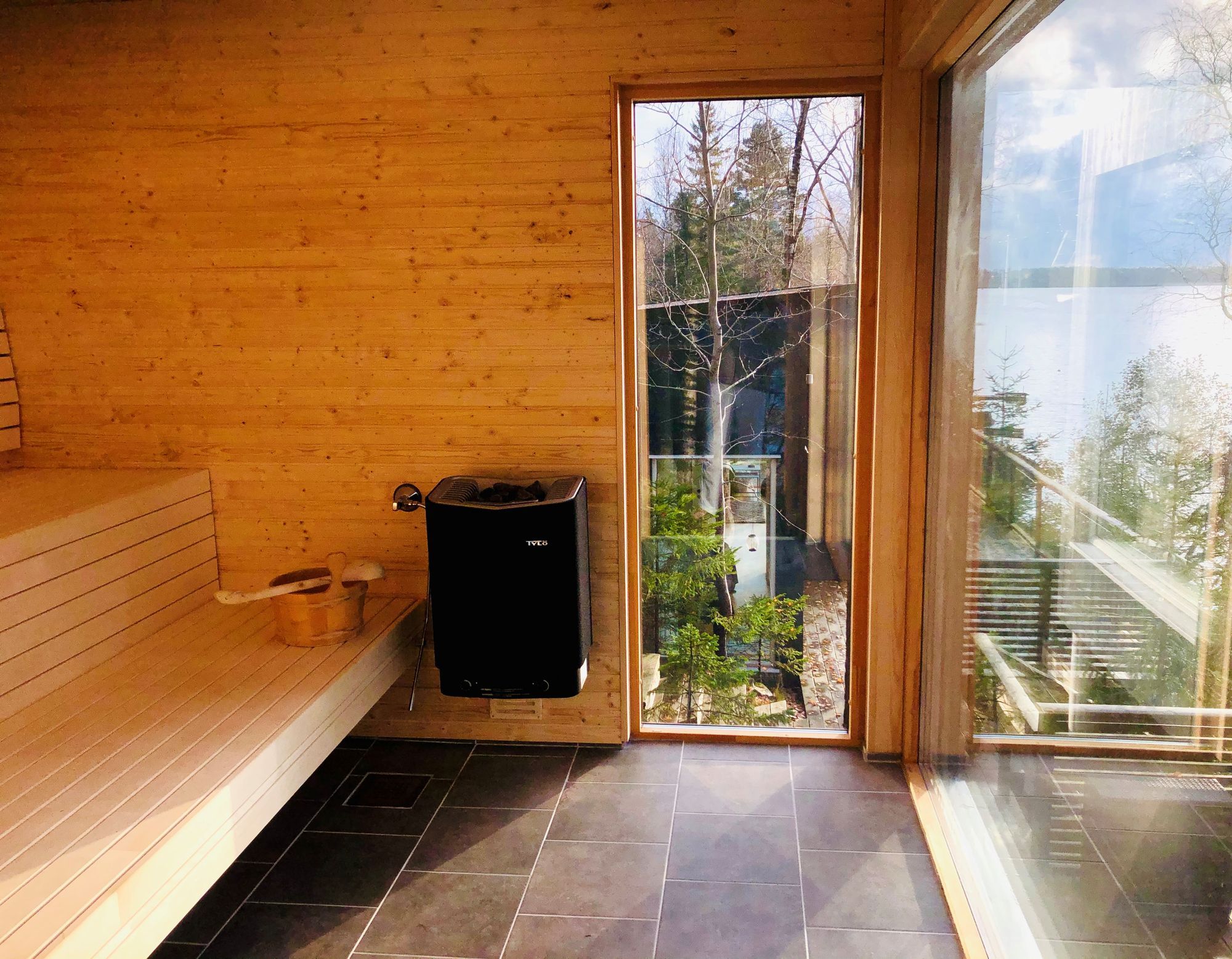 Läckert sommarhus med sjötomt och panoramautsikt! – bild 5 av 24