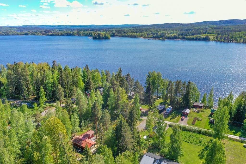 Nyrenoverad stuga med egen brygga – bild 7 av 24