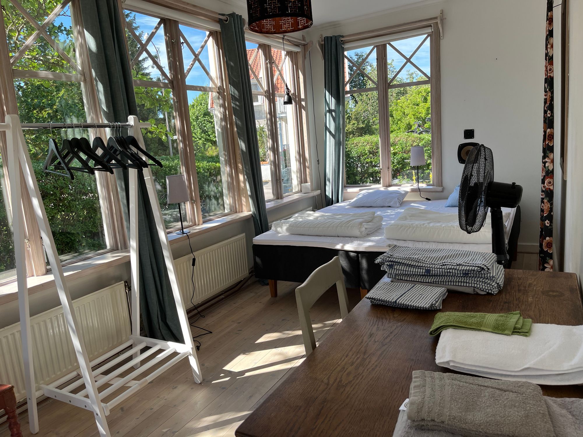 Villa med separat gårdshus – bild 3 av 13