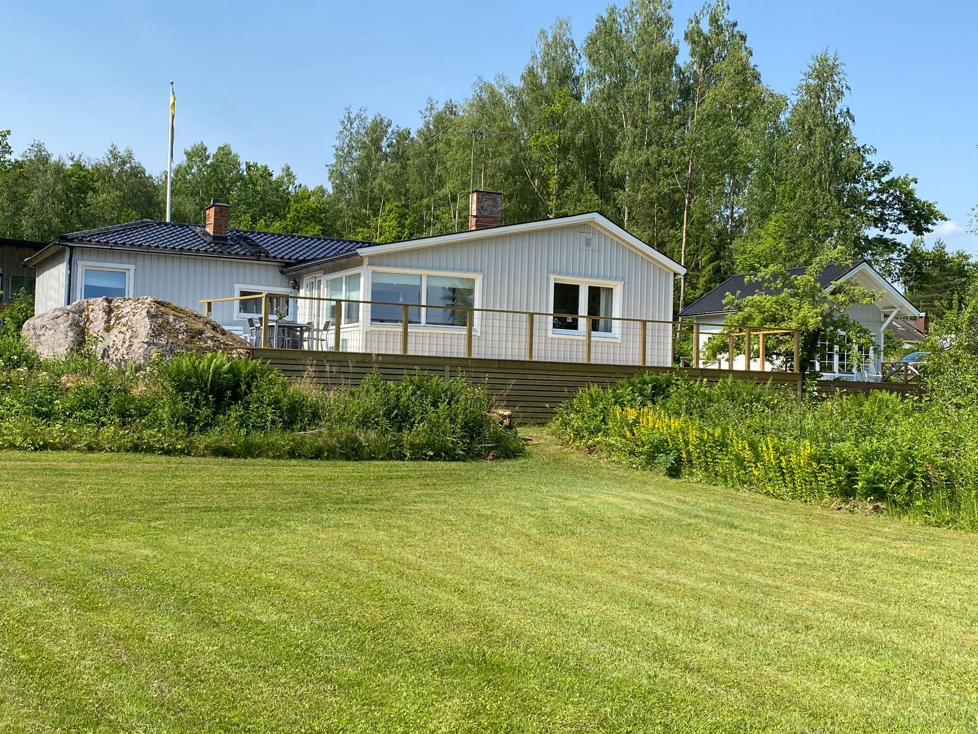 Sommarhus vid Södra Hjälmaren med sjötomt – bild 3 av 24