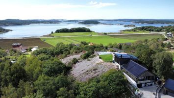 Summer 2025, sea views, lovely pool, gym,