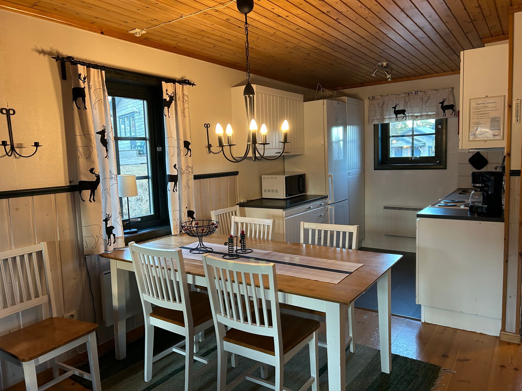 LINDVALLEN Ski-in/-out Blå byn 8 bäddar, ö spis – bild 3 av 9