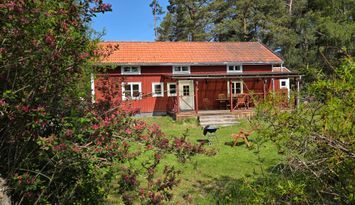 Sunnanöstugan 40 m från bad, lakan och städ ingår