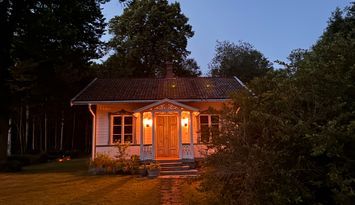 Historisk brunnshotell i Porla Brunn, nära Tiveden