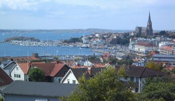 Skärgårdshus med utsikt över havet I Lysekil