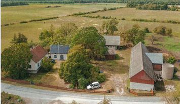 Lantlig kalkstensgård nära både Tofta och Visby