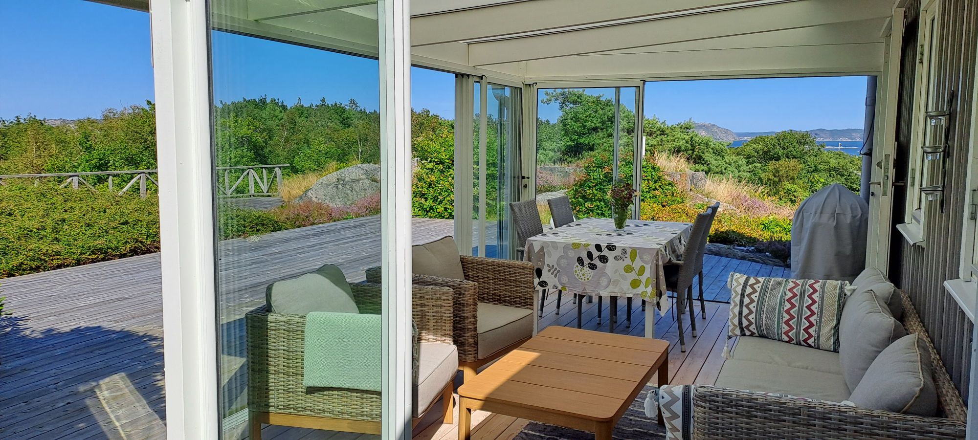 Hyr vår ljusa, fina sommarstuga! – bild 3 av 18