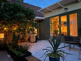 Villa i Visby med lummig trädgård