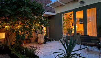 Villa i Visby med lummig trädgård