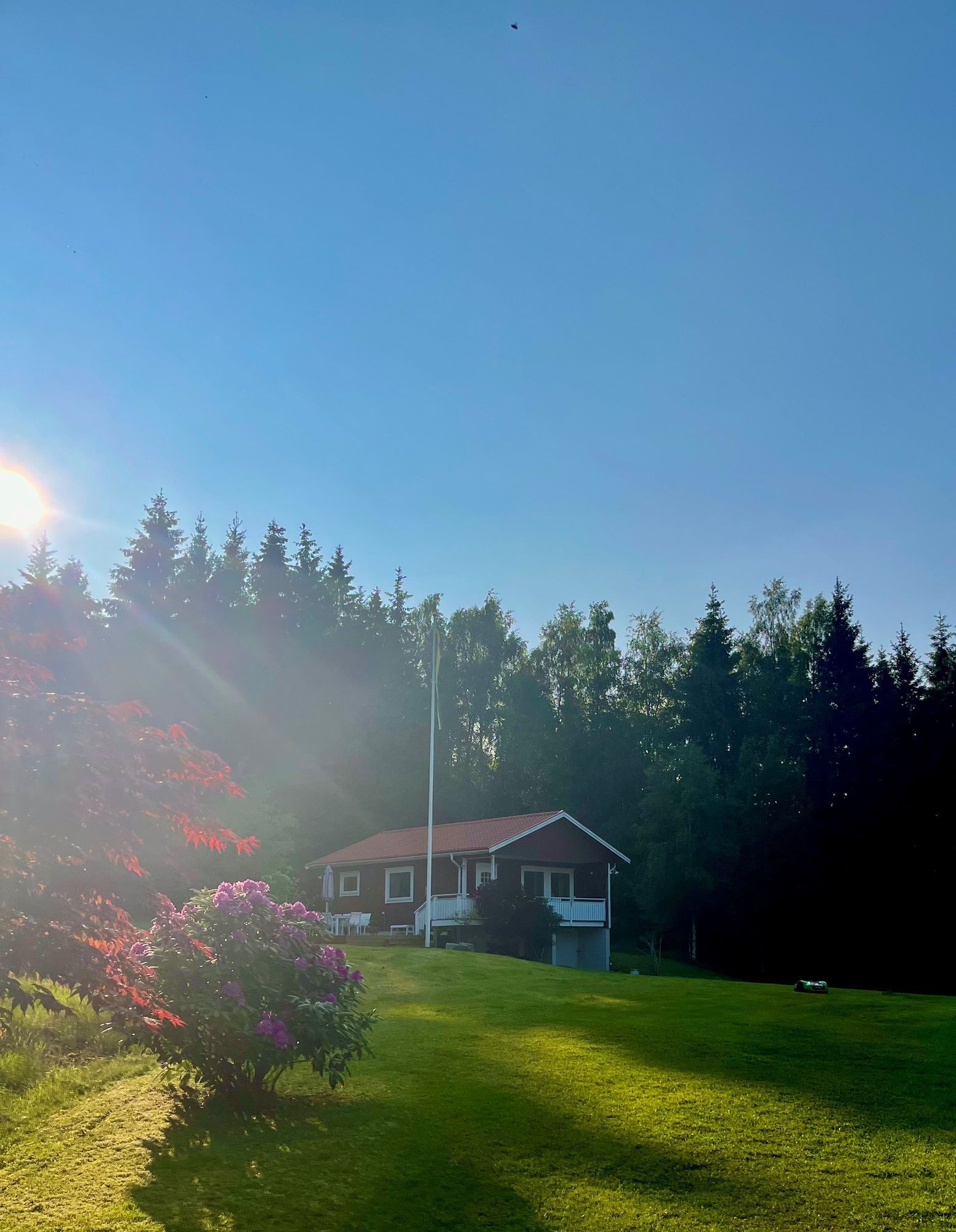 Lantlig idyll vid havet – stuga med bastu på Orust – bild 3 av 13