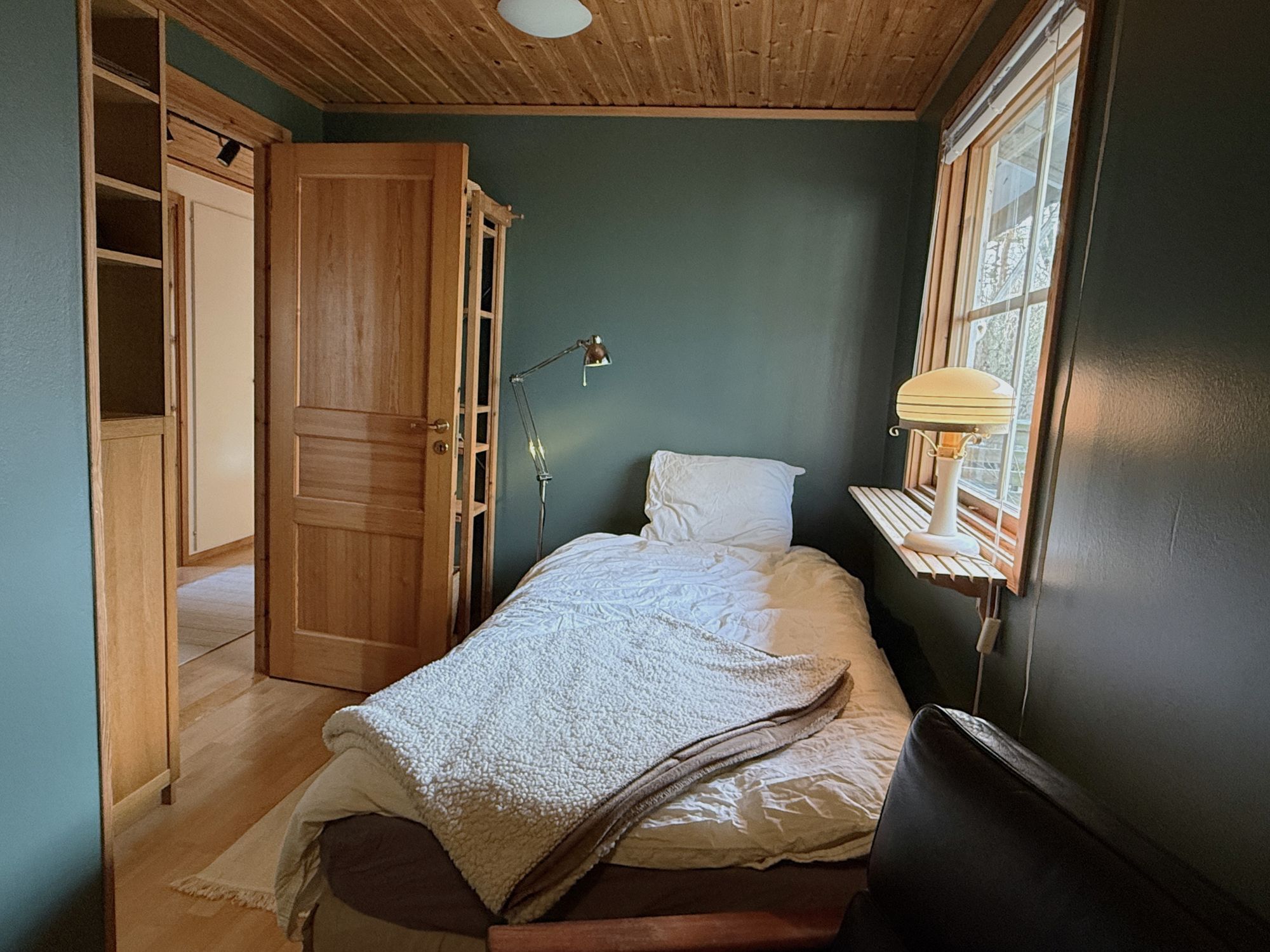 Stuga med skyddat läge nära havet – bild 6 av 24