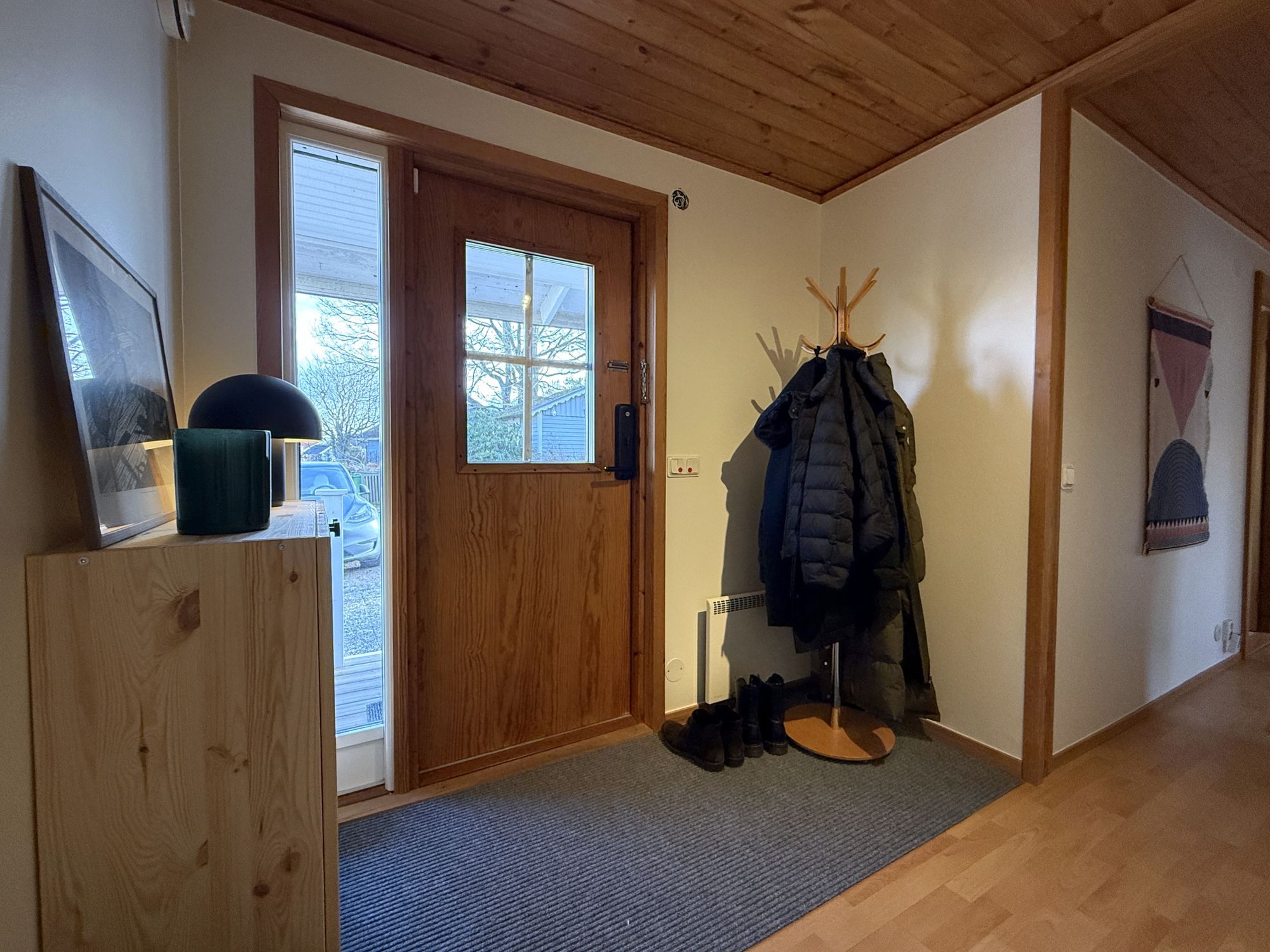 Stuga med skyddat läge nära havet – bild 3 av 24