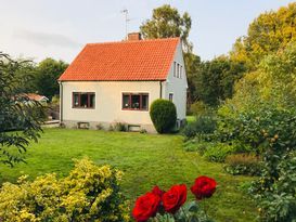 Österlen Baskemölla 6+2 beds, near sea. Also w-end