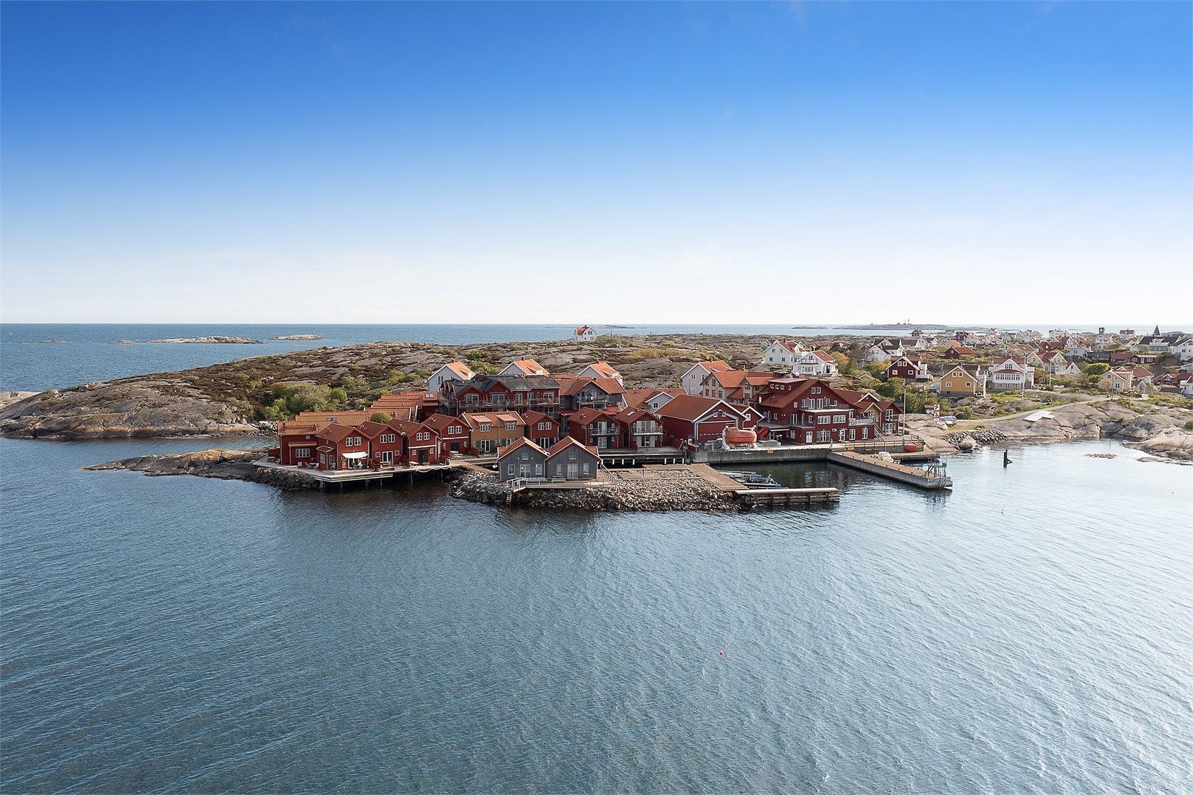 Havsutsikt och dopp i solnedgången på Käringön – bild 8 av 24