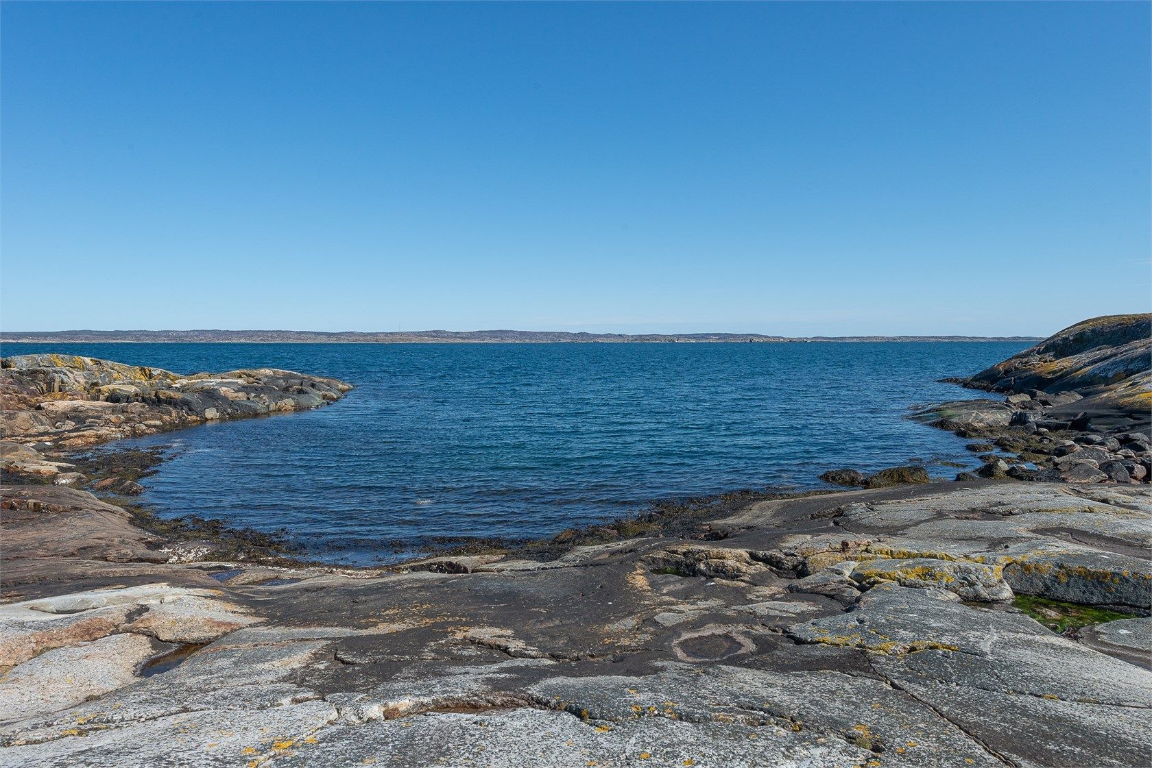Havsutsikt och dopp i solnedgången på Käringön – bild 10 av 24