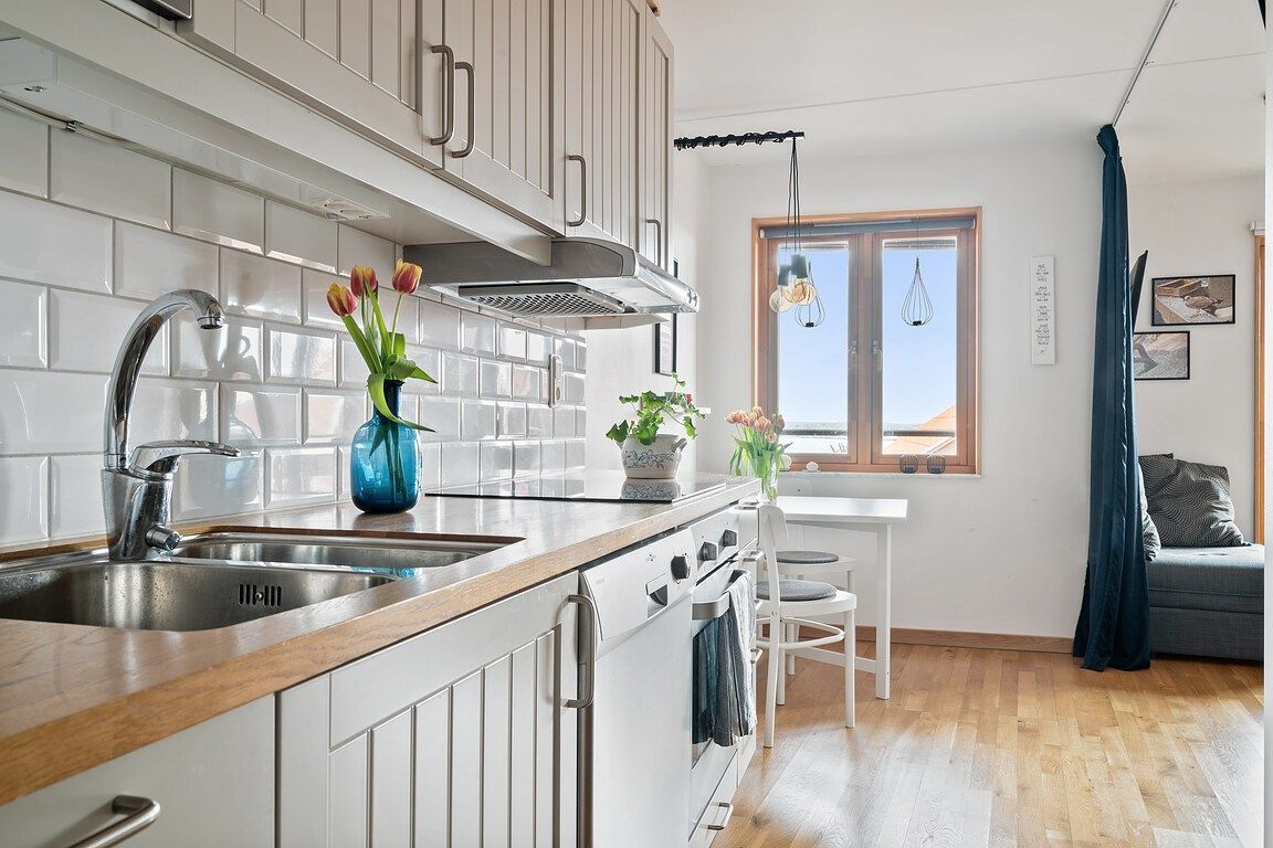 Havsutsikt och dopp i solnedgången på Käringön – bild 5 av 24
