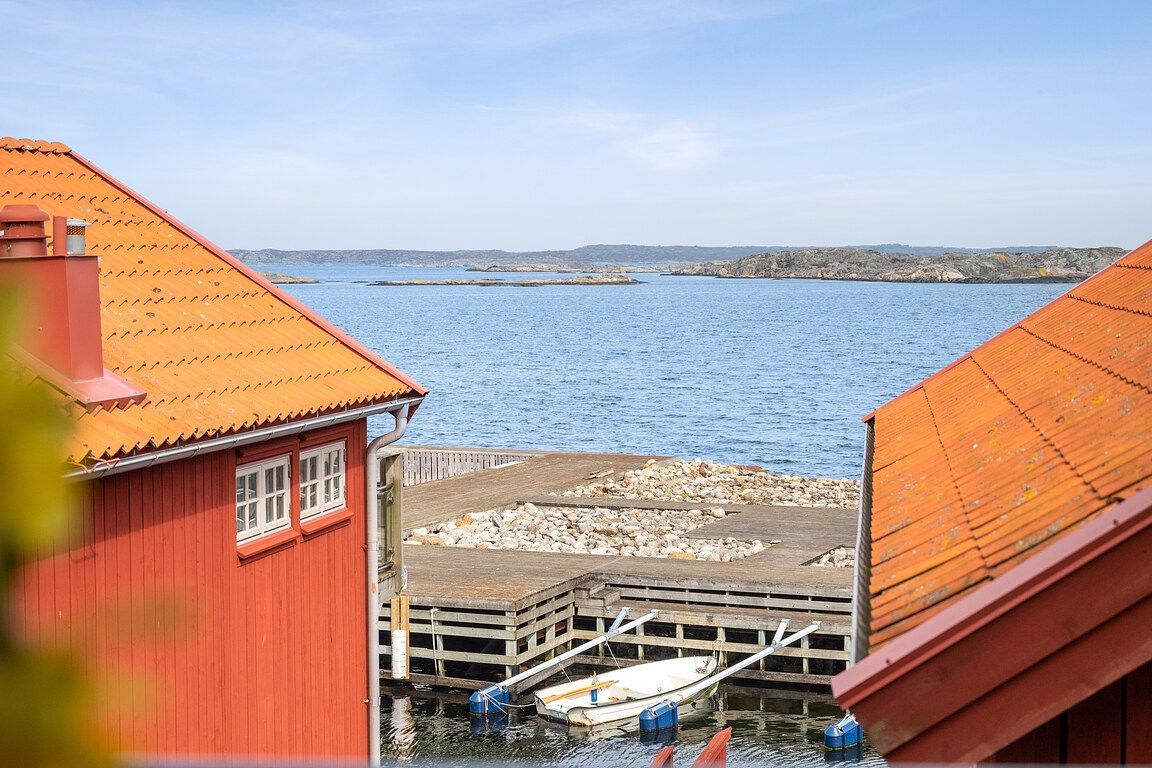Havsutsikt och dopp i solnedgången på Käringön – bild 2 av 24