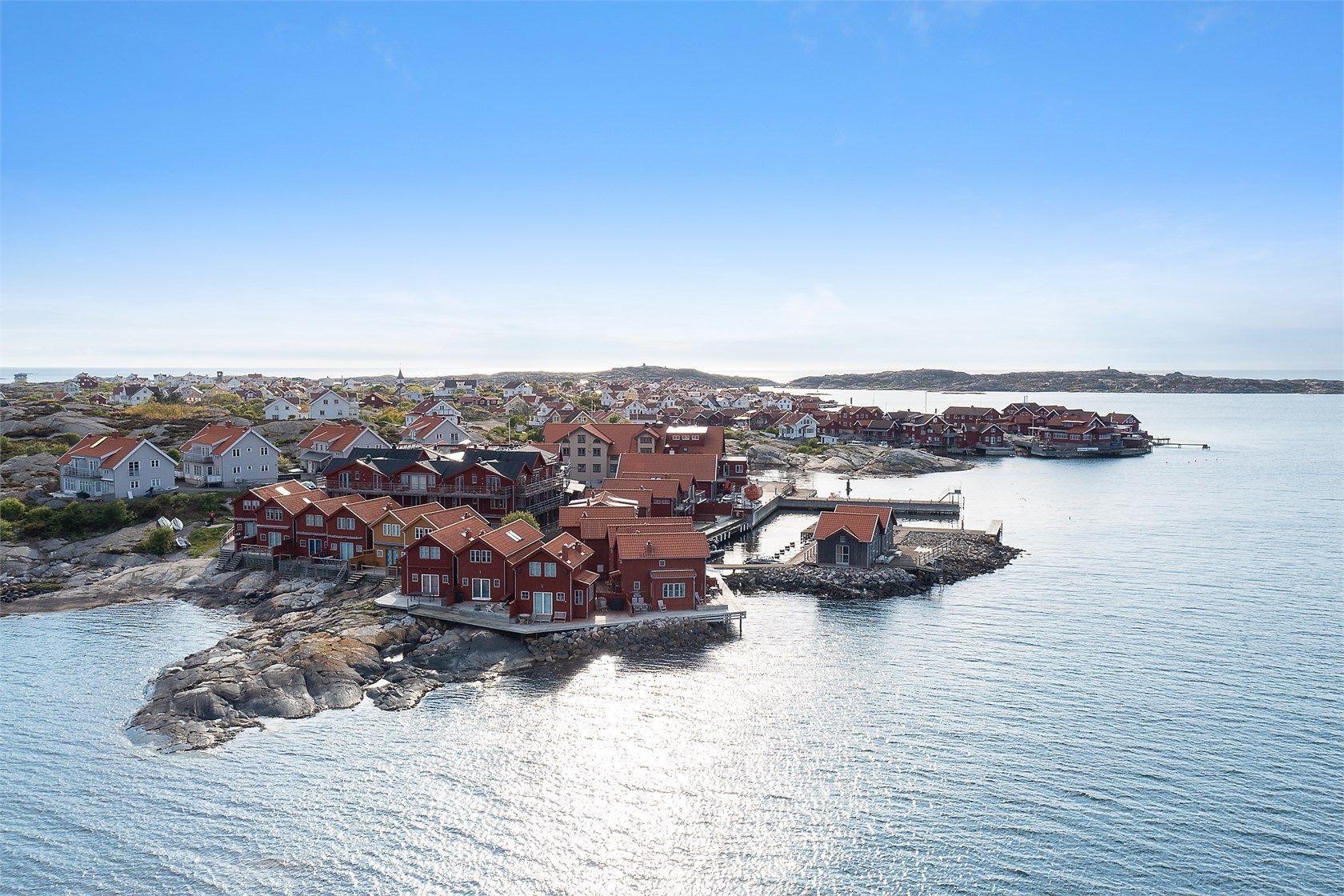 Havsutsikt och dopp i solnedgången på Käringön – bild 3 av 24