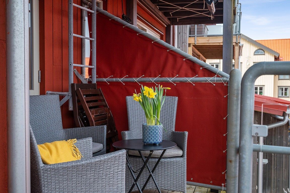 Havsutsikt och dopp i solnedgången på Käringön – bild 13 av 24