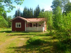 Red Cottage close to the lake incl. Wi-Fi and boat