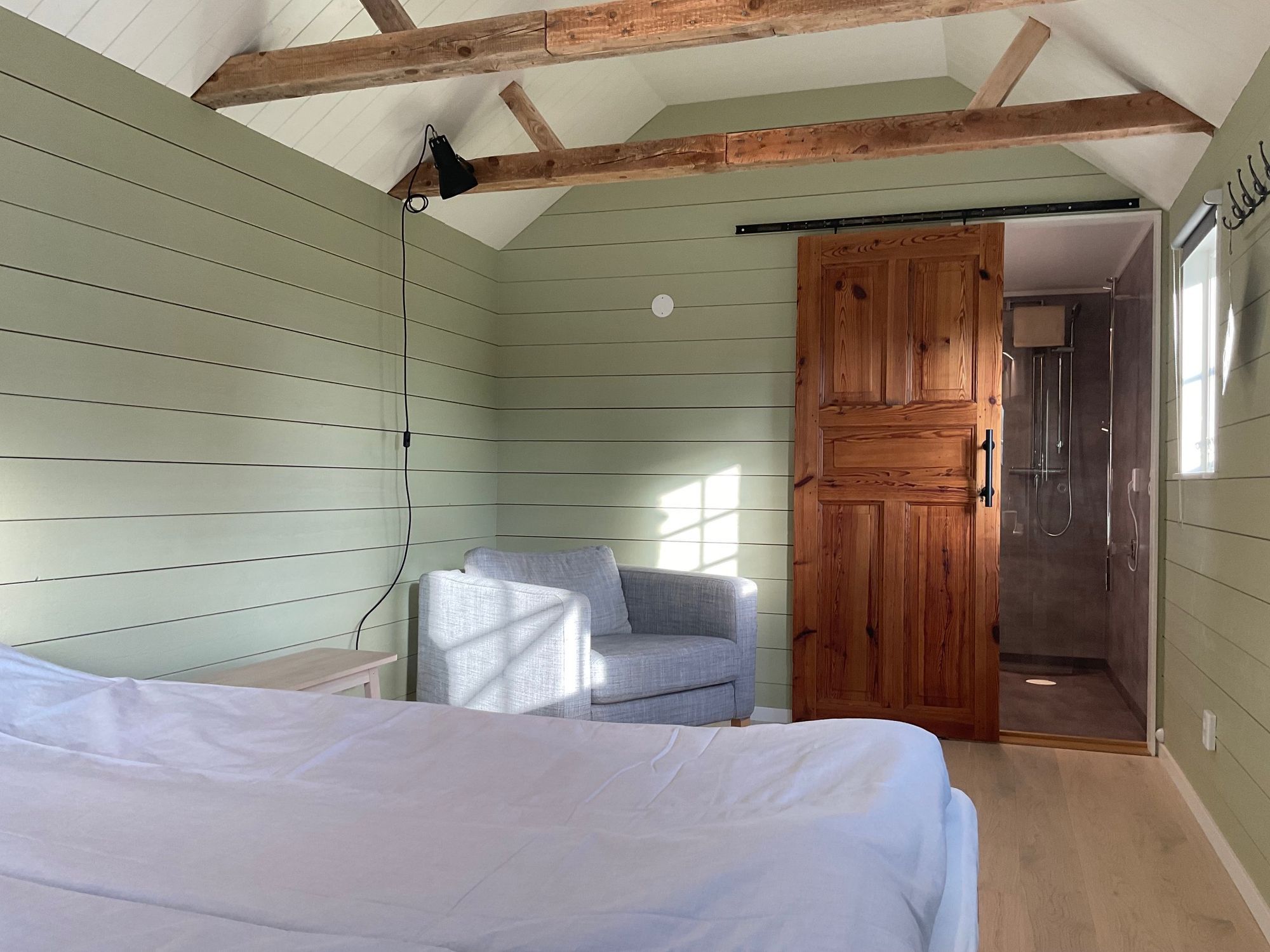 Stuga vid golfbana och badplats, Trummenäs. – bild 15 av 17