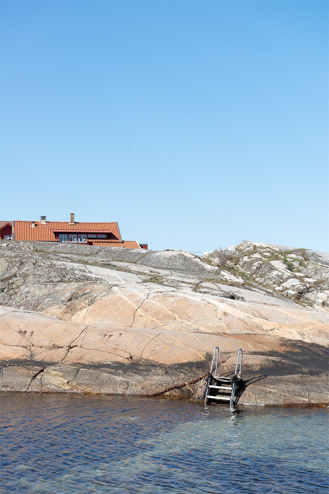Havsutsikt och dopp i solnedgången på Käringön – bild 22 av 24