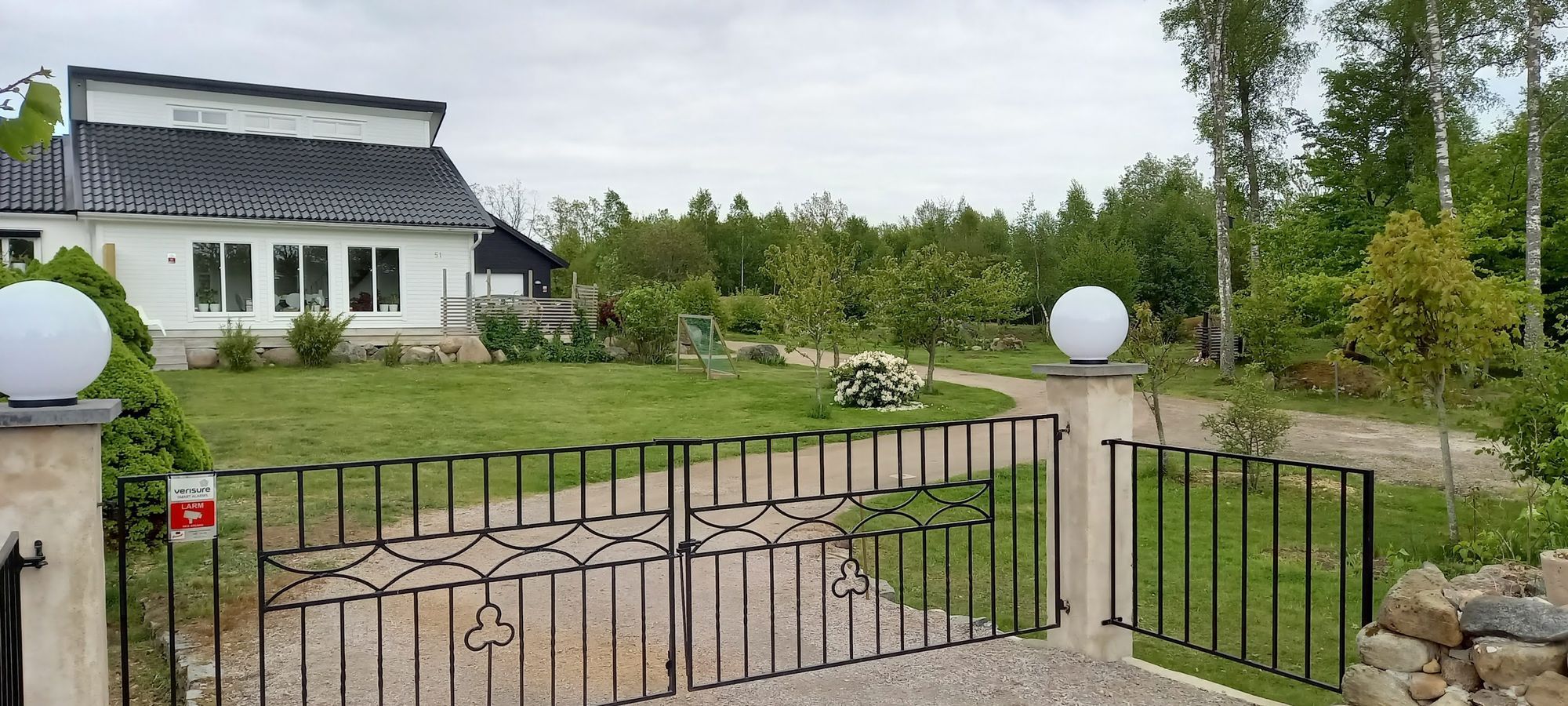Modernt hus mitt i Blekinge med närhet till havet – bild 16 av 19