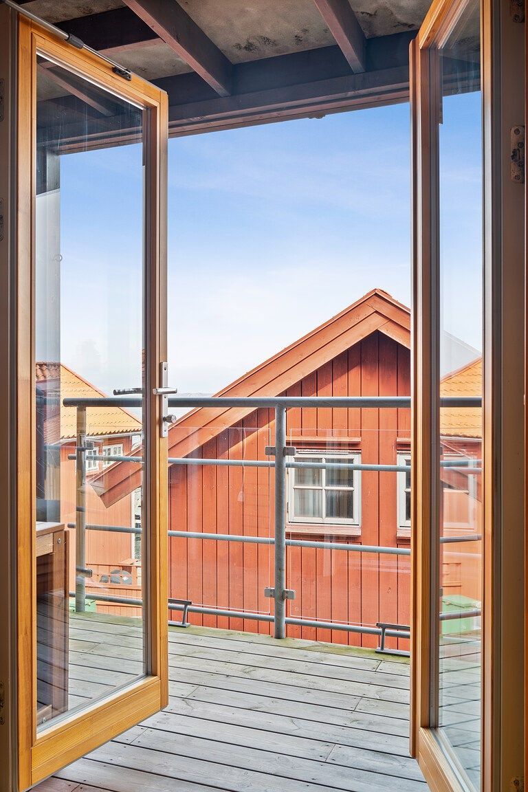 Havsutsikt och dopp i solnedgången på Käringön – bild 20 av 24