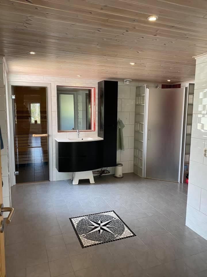 Modernt fritidshus i Roslagen för 1-2 familjer – bild 12 av 14
