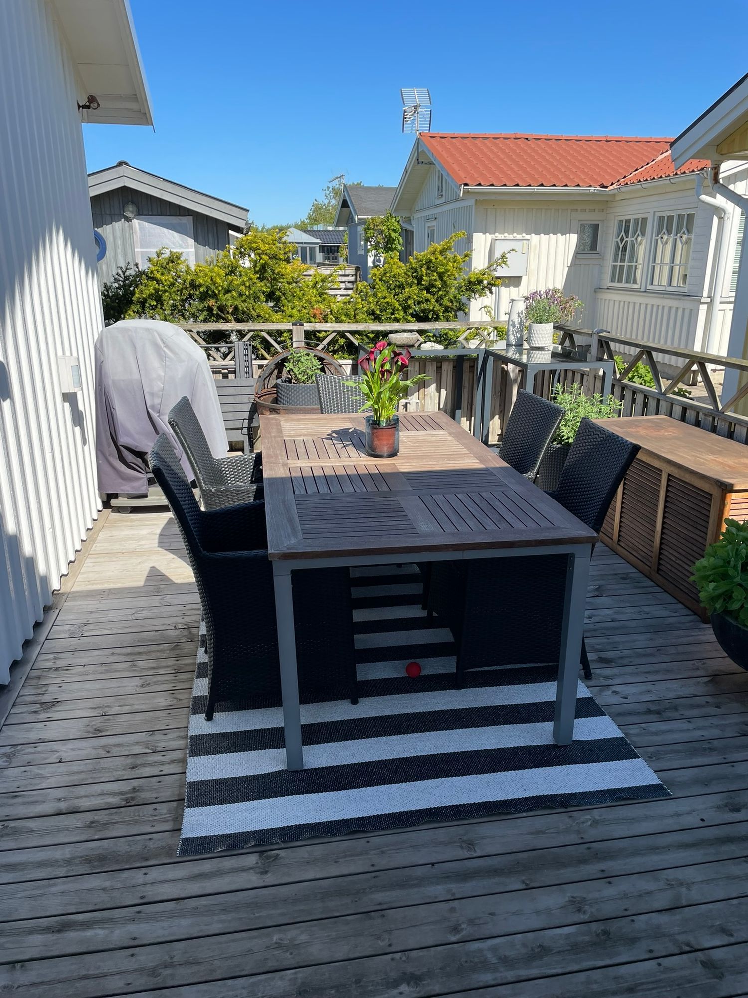 Superhärlig stuga med med bästa läge i Apelviken – bild 3 av 13