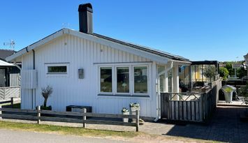 Superhärlig stuga med med bästa läge i Apelviken