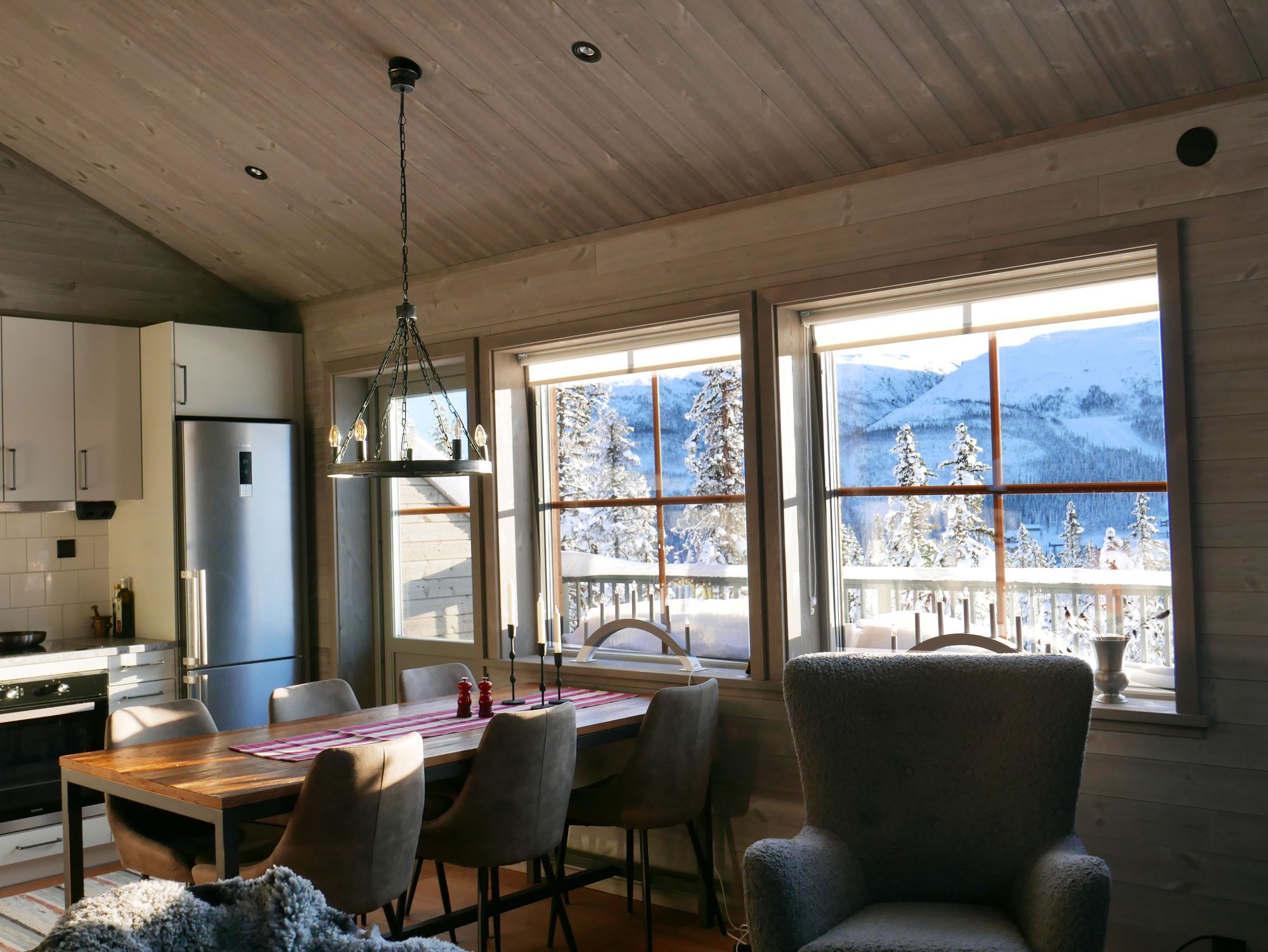 Fjällstuga med ski-in, ski-out och grym utsikt. – bild 2 av 24