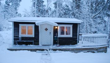 Mysig sjönära stuga intill naturreservat