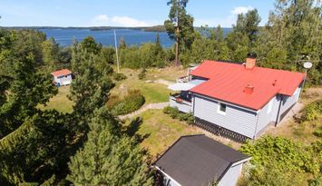 Solig tomt, utsikt över Mälaren och bastu