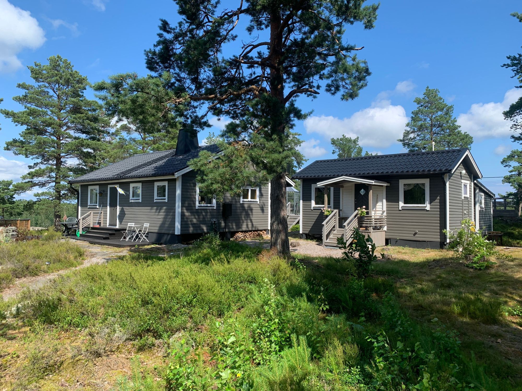 Vacker stuga med havsutsikt i Tjust skärgård – bild 2 av 20
