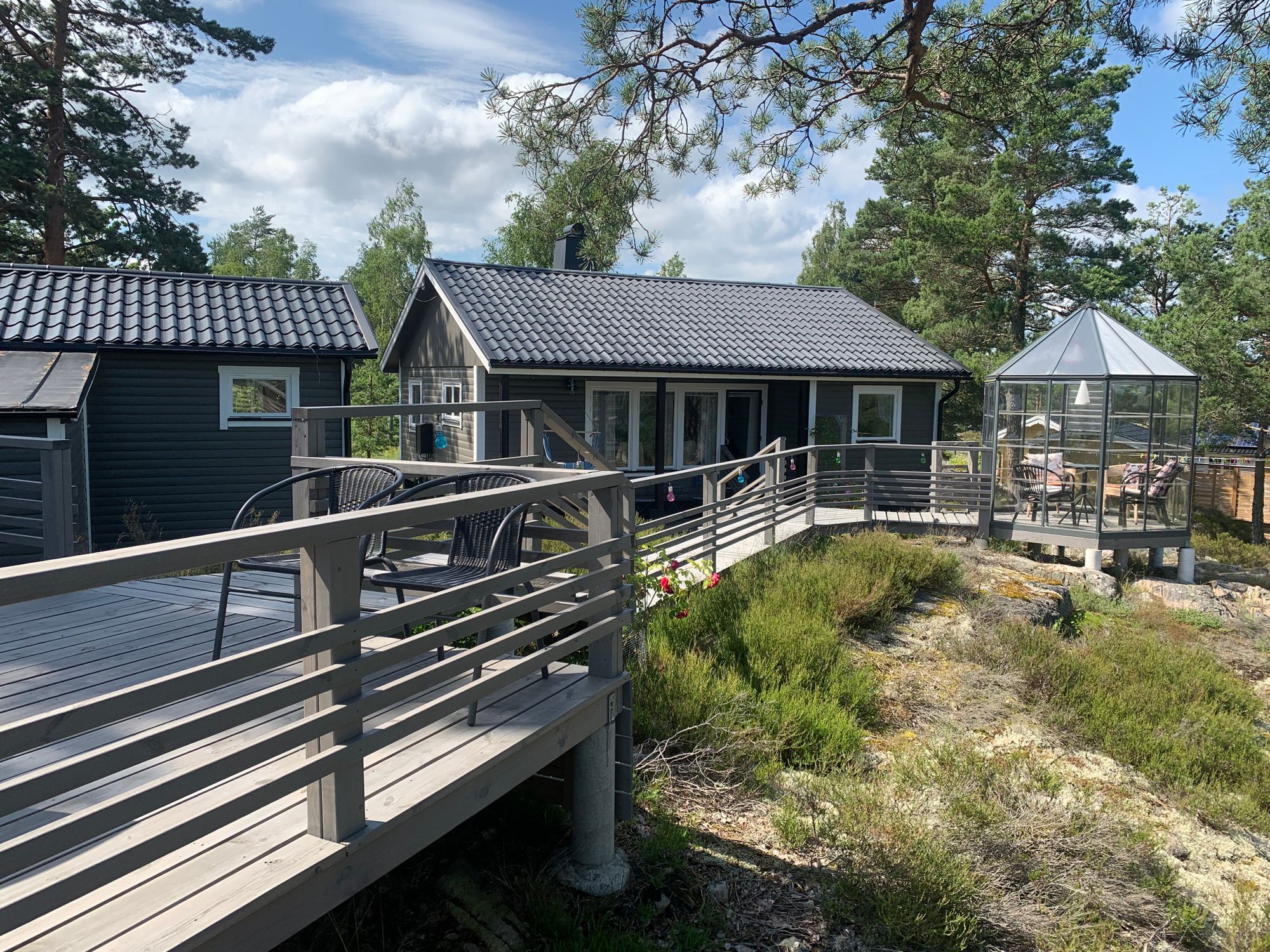 Vacker stuga med havsutsikt i Tjust skärgård – bild 3 av 20