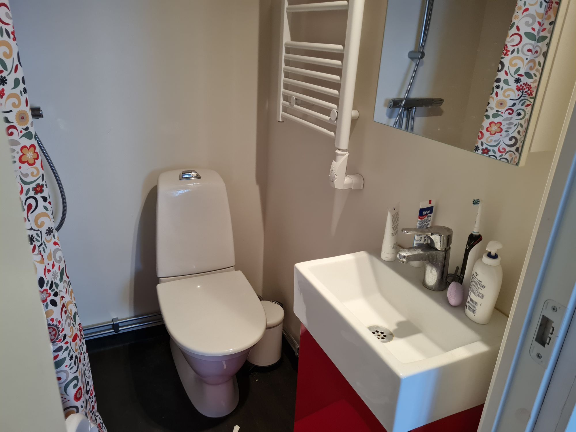 mysig stuga i utkanten av Borlänge – bild 8 av 14