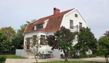Vackert hus i centrala Visby med stor trädgård