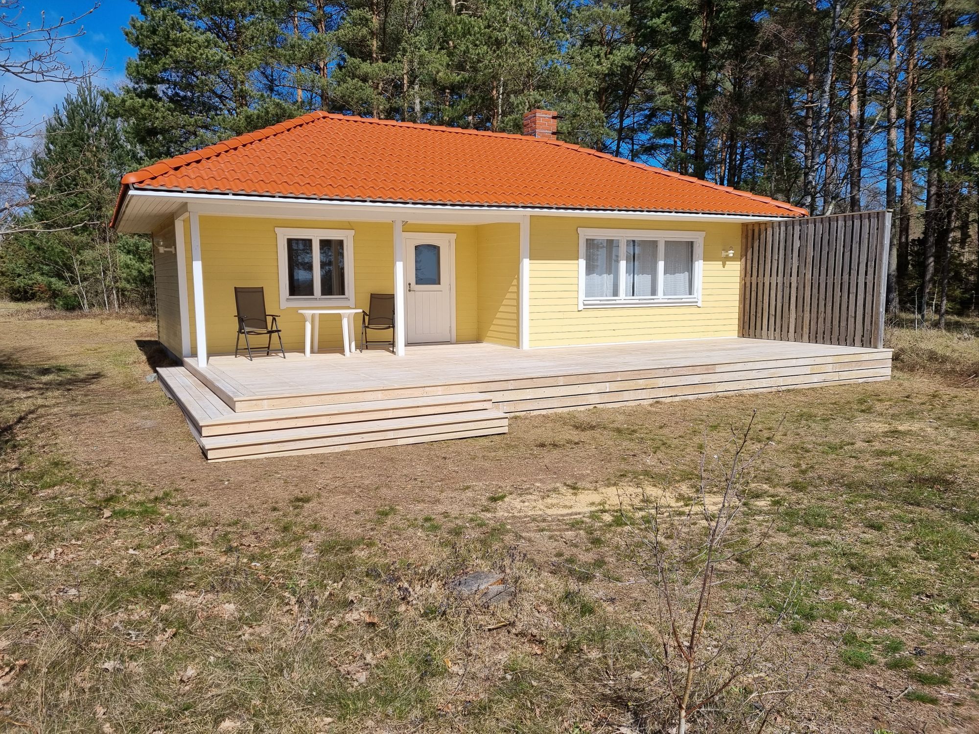 Rymlig sommarstuga med fantastisk sjöutsikt – bild 4 av 16