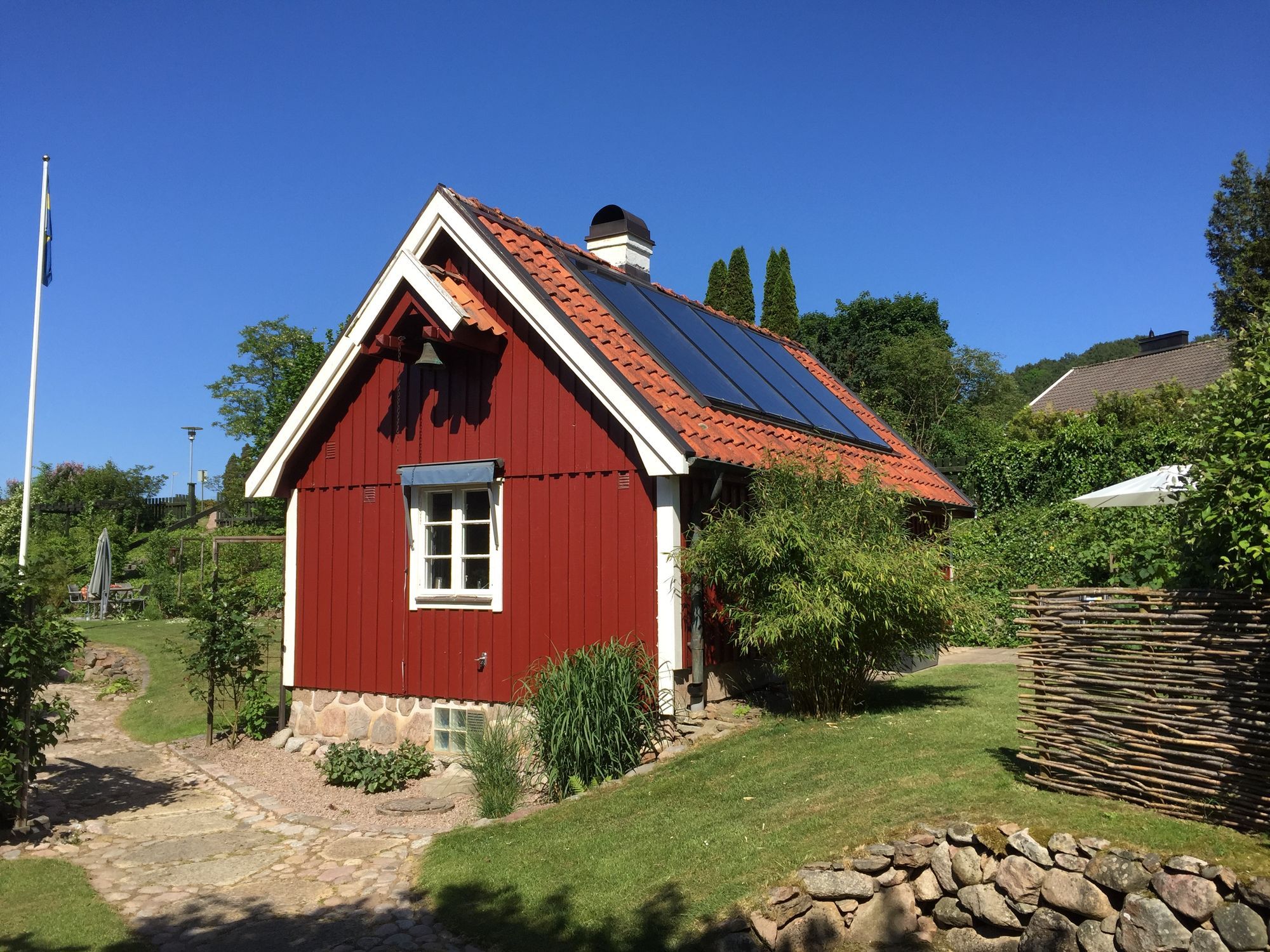 Stuga centralt Båstad nära Drivan