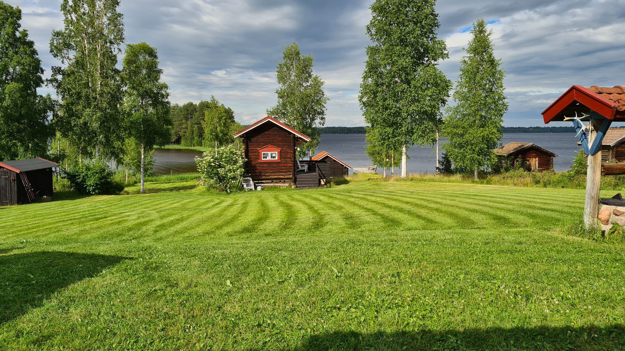 Charmig stuga vid vattnet i Gesunda – bild 3 av 24