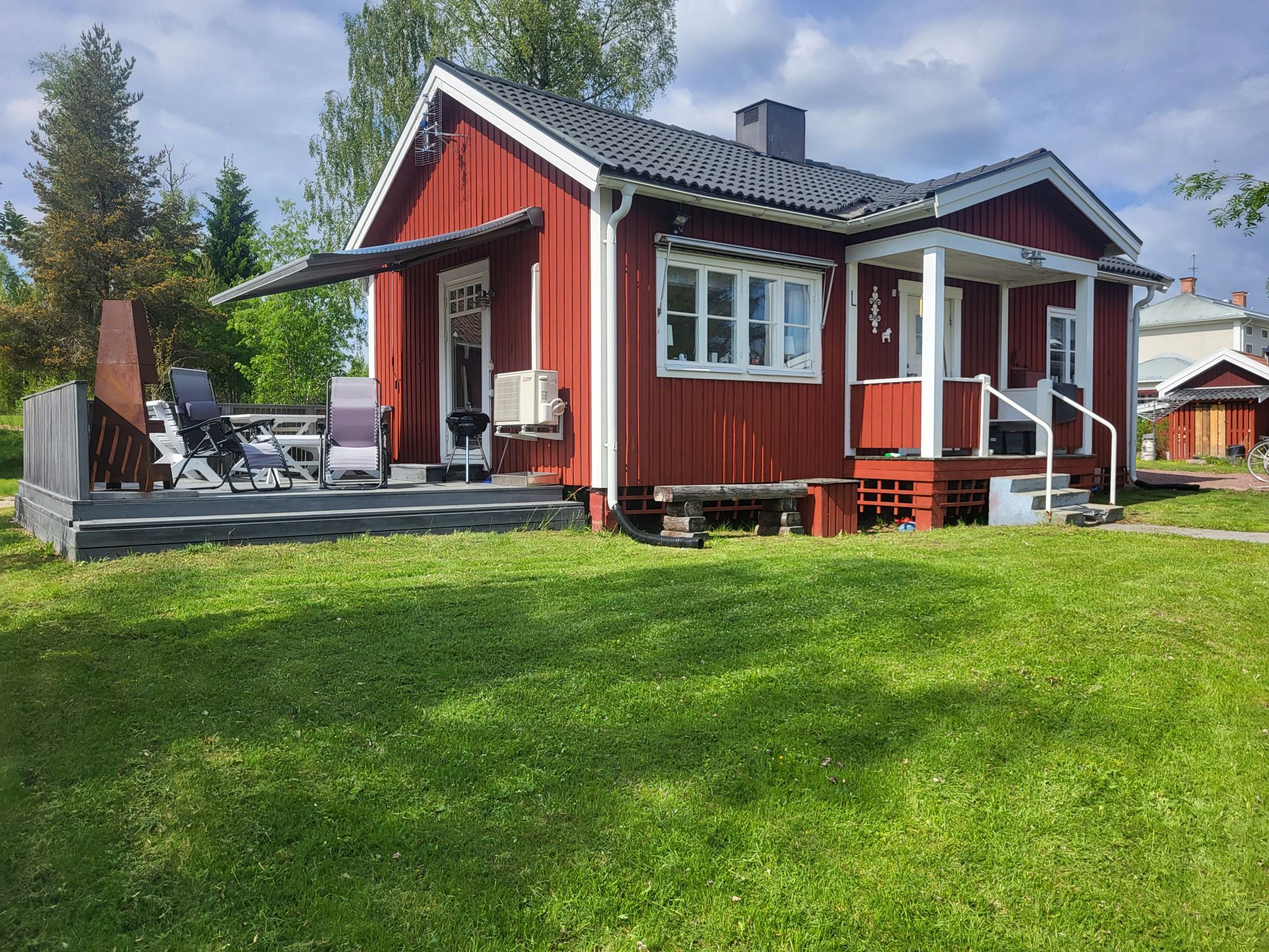 Mysig stuga med sjöutsikt över Orsasjön