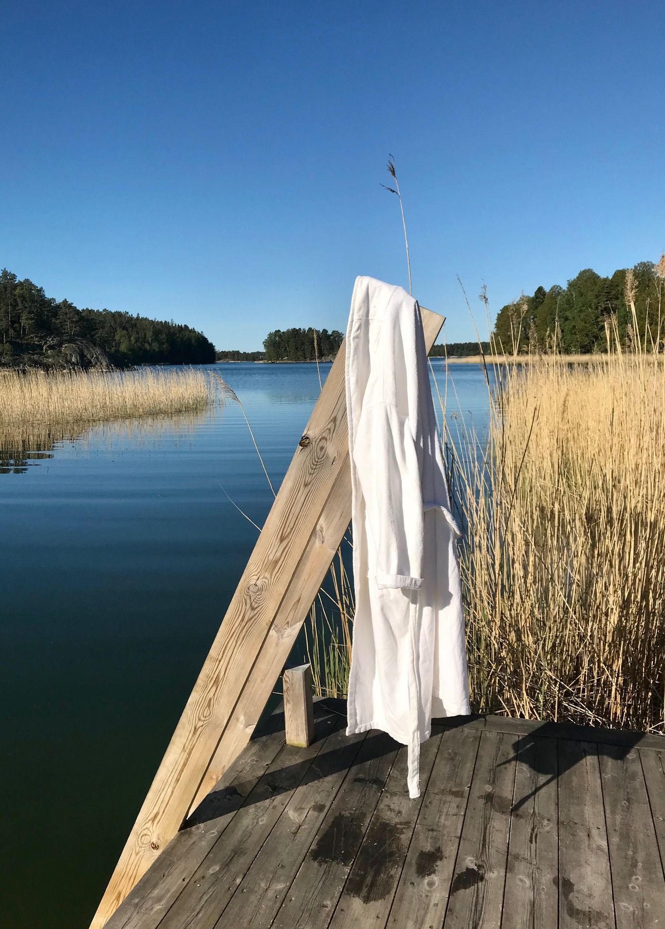 Eget hus vid vattnet i skyddad vik med brygga – bild 5 av 6